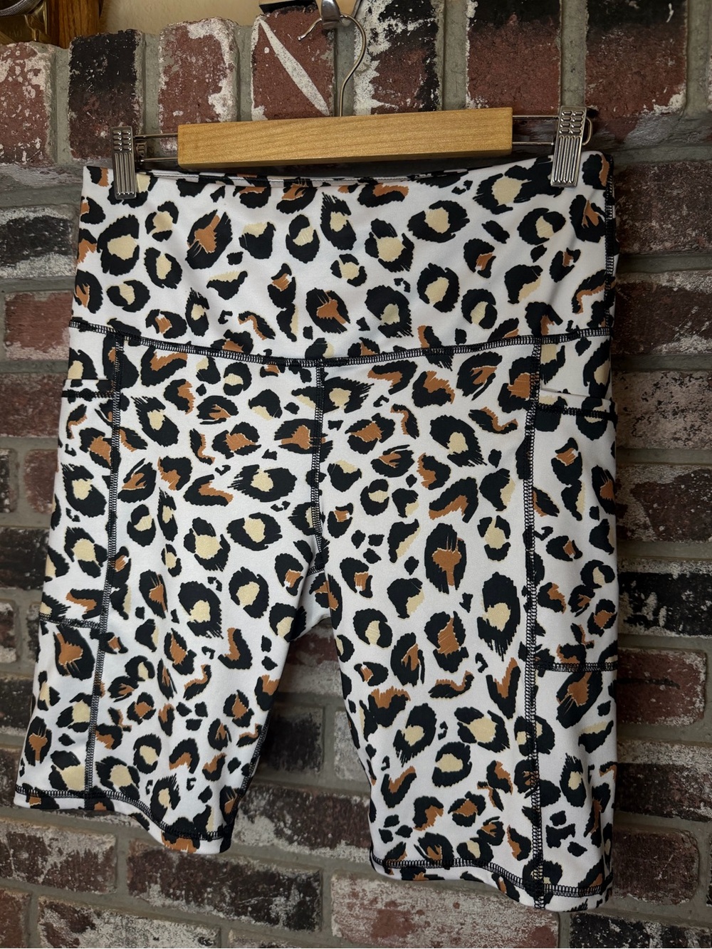 Adrienne Vittadini White Leopard High Waist Print Side Pockets 9inch Bike Shorts